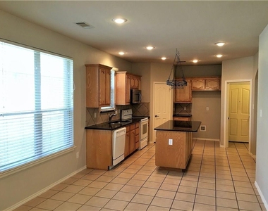 8004 Ranchvale Lane - Photo Thumbnail 11