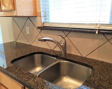 8004 Ranchvale Lane - Photo Thumbnail 9