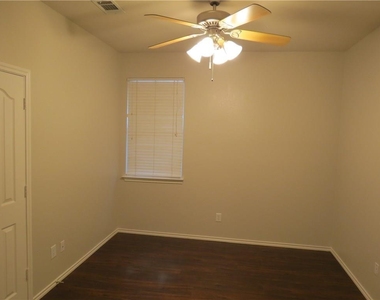 8004 Ranchvale Lane - Photo Thumbnail 21