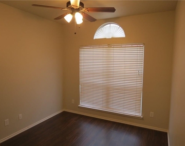 8004 Ranchvale Lane - Photo Thumbnail 19