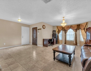 6610 Beryl Drive - Photo Thumbnail 5