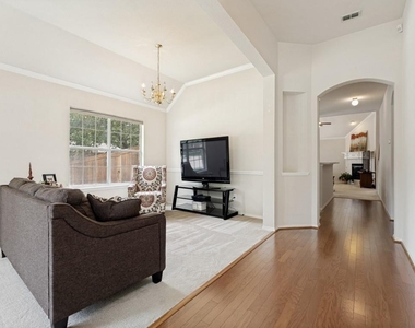 7901 Stonehaven Lane - Photo Thumbnail 4