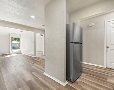 2512 Windy Pine Lane - Photo Thumbnail 4