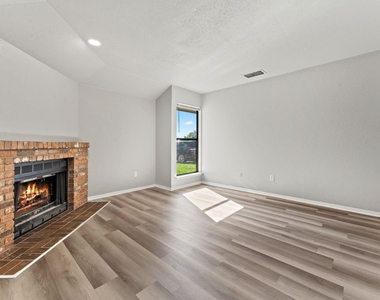 2512 Windy Pine Lane - Photo Thumbnail 5