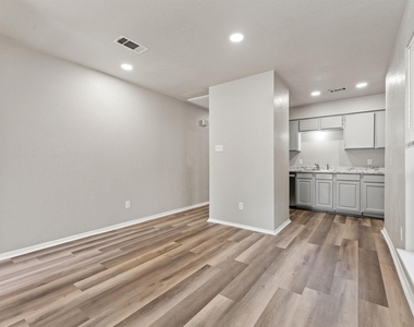 2512 Windy Pine Lane - Photo Thumbnail 2