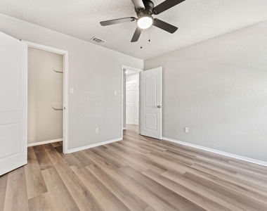 2512 Windy Pine Lane - Photo Thumbnail 17