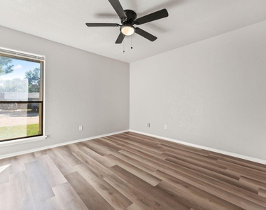 2512 Windy Pine Lane - Photo Thumbnail 7