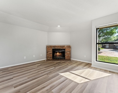 2512 Windy Pine Lane - Photo Thumbnail 6