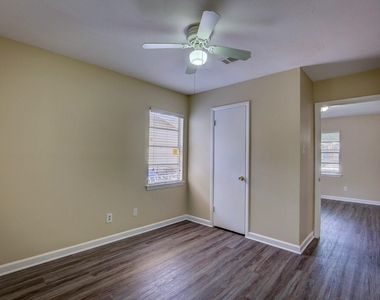820 Collin Drive - Photo Thumbnail 7