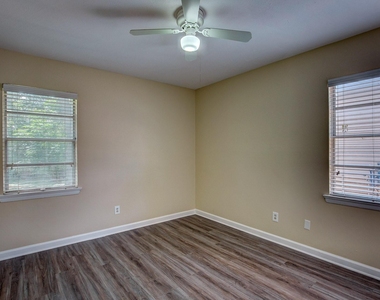 820 Collin Drive - Photo Thumbnail 5