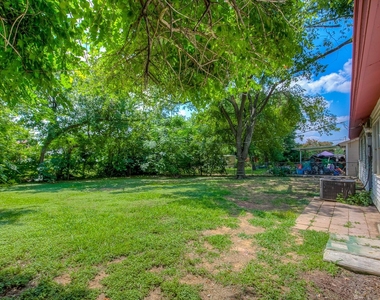820 Collin Drive - Photo Thumbnail 17