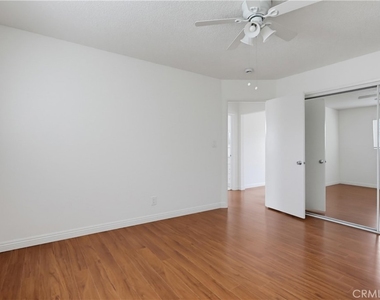 408 N Electric - Photo Thumbnail 12