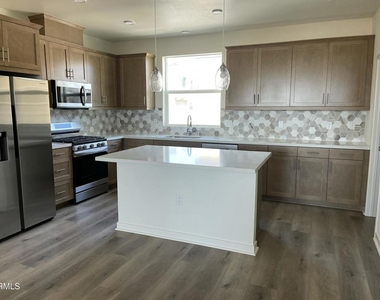 633 Winchester Drive - Photo Thumbnail 2