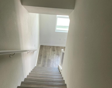 633 Winchester Drive - Photo Thumbnail 33