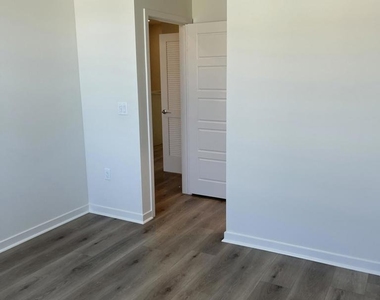 633 Winchester Drive - Photo Thumbnail 23