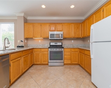 14136 Visions Drive - Photo Thumbnail 7