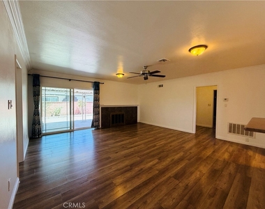 1525 W Houston Avenue - Photo Thumbnail 2