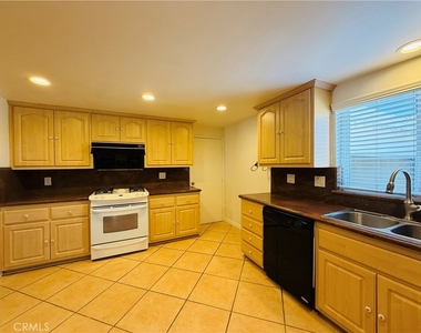 1525 W Houston Avenue - Photo Thumbnail 3