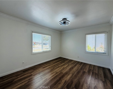 1525 W Houston Avenue - Photo Thumbnail 5