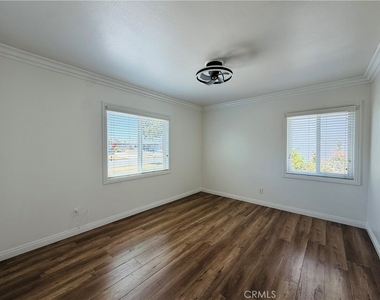 1525 W Houston Avenue - Photo Thumbnail 6