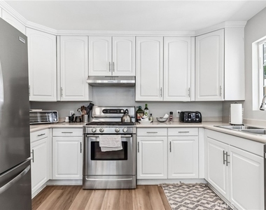 21235 Lopez Street - Photo Thumbnail 12