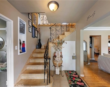 3907 Edgehill Drive - Photo Thumbnail 2