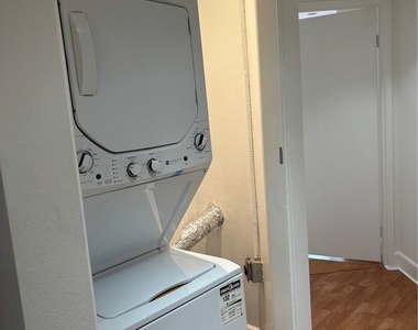 3380 Holly Grove Street - Photo Thumbnail 8
