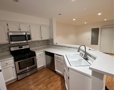 3380 Holly Grove Street - Photo Thumbnail 4