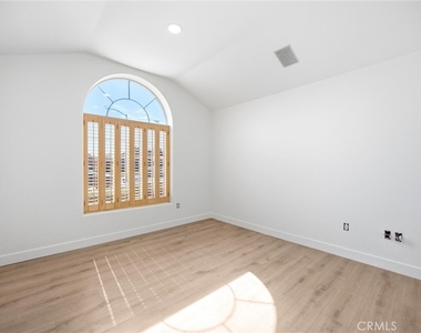 5009 Shaman Court - Photo Thumbnail 6