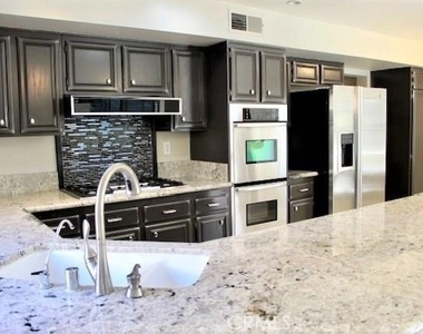 23491 Thornewood - Photo Thumbnail 5