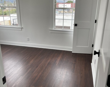 4467 Victoria Park - Photo Thumbnail 1