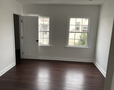 4467 Victoria Park - Photo Thumbnail 2