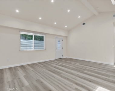 16435 Kingsbury Street - Photo Thumbnail 1