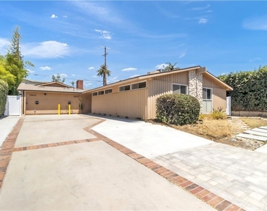 16435 Kingsbury Street - Photo Thumbnail 16