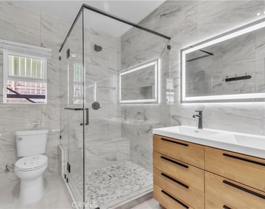 16435 Kingsbury Street - Photo Thumbnail 14