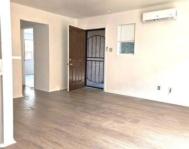426 E Hullett - Photo Thumbnail 6