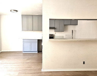 426 E Hullett - Photo Thumbnail 2
