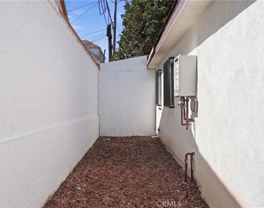 10646 S Wilton Place - Photo Thumbnail 32