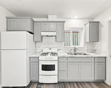 10646 S Wilton Place - Photo Thumbnail 11