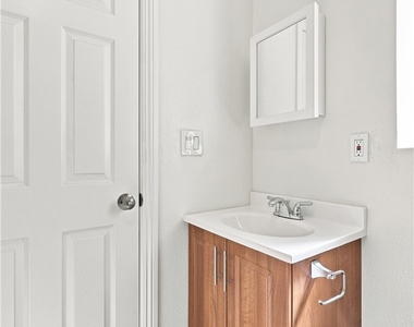 10646 S Wilton Place - Photo Thumbnail 23