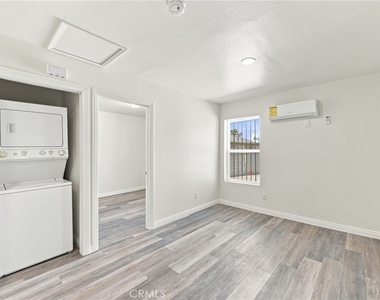10646 S Wilton Place - Photo Thumbnail 17