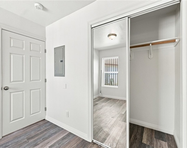 10646 S Wilton Place - Photo Thumbnail 29