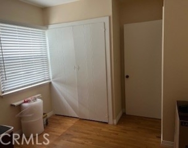 1060 Avenue D - Photo Thumbnail 4