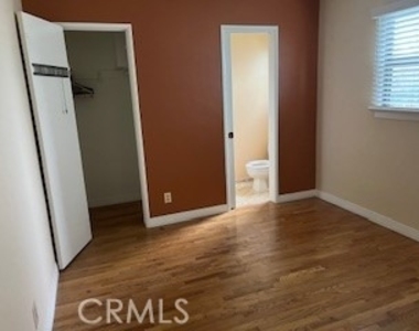 1060 Avenue D - Photo Thumbnail 5