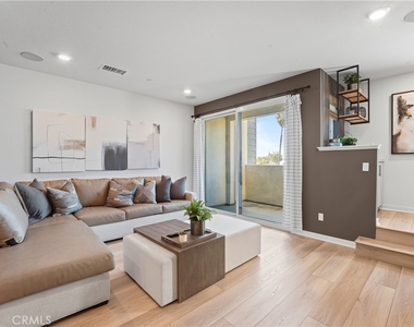 2941 W Lincoln Ave #3 - Photo Thumbnail 9