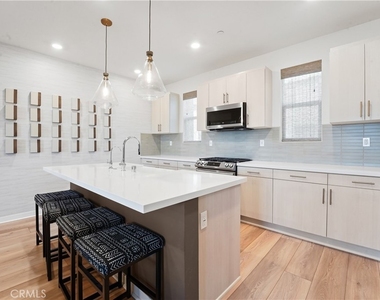 2941 W Lincoln Ave #3 - Photo Thumbnail 17