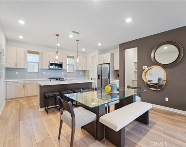 2941 W Lincoln Ave #3 - Photo Thumbnail 8