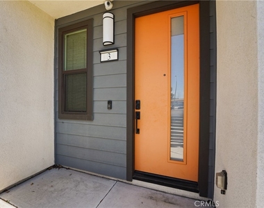 2941 W Lincoln Ave #3 - Photo Thumbnail 2
