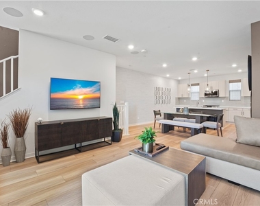 2941 W Lincoln Ave #3 - Photo Thumbnail 10