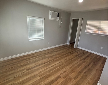 11405 Walnut - Photo Thumbnail 2